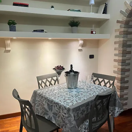 Vicolo 35 * Ρώμη