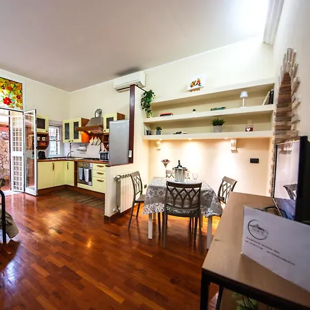 Vicolo 35 * Rome